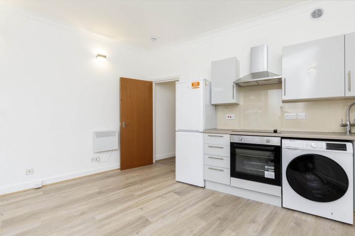 Recently Refurbished Apartment High Road, Willesden 